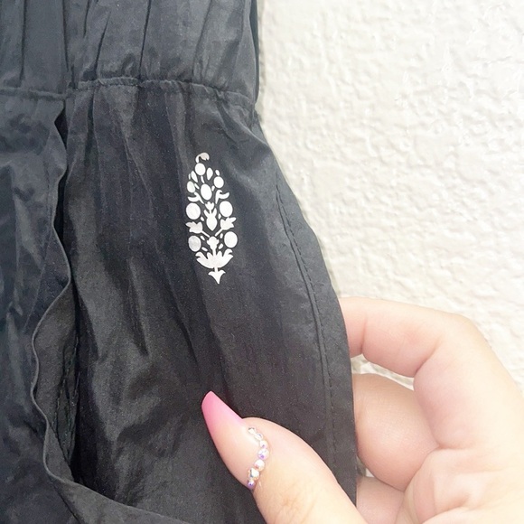 Free People Movement The Way Home Black Nylon Slim Relaxed Fit Joggers - Picture 3 of 13